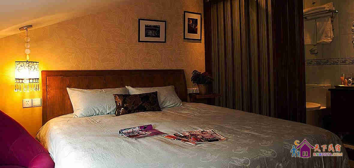 精品斜顶大床房