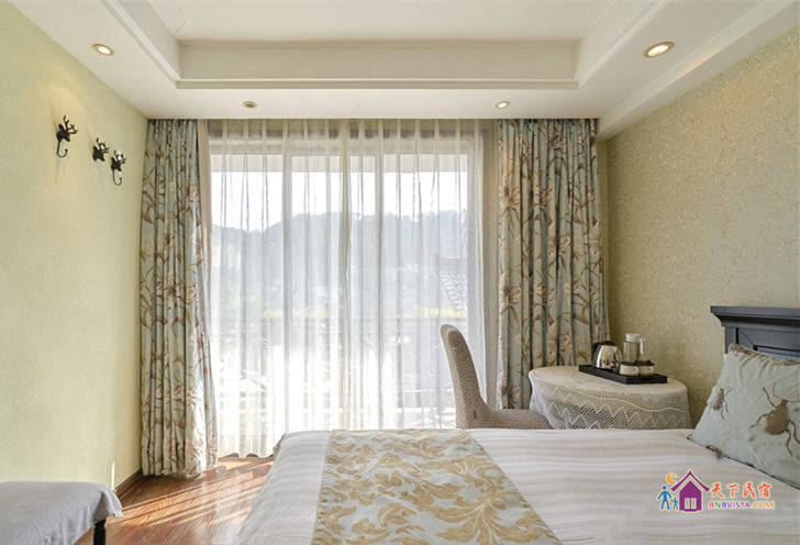 特惠山景大床间