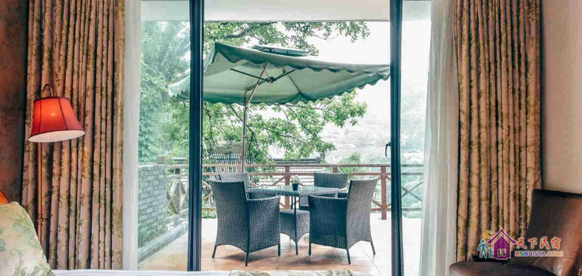 山景露台大床房