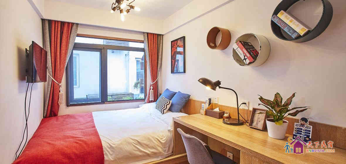 朗月温馨大床房