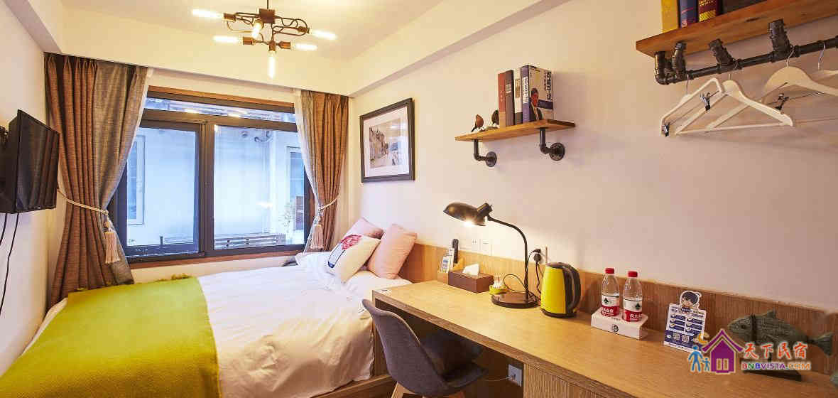 圆月温馨大床房