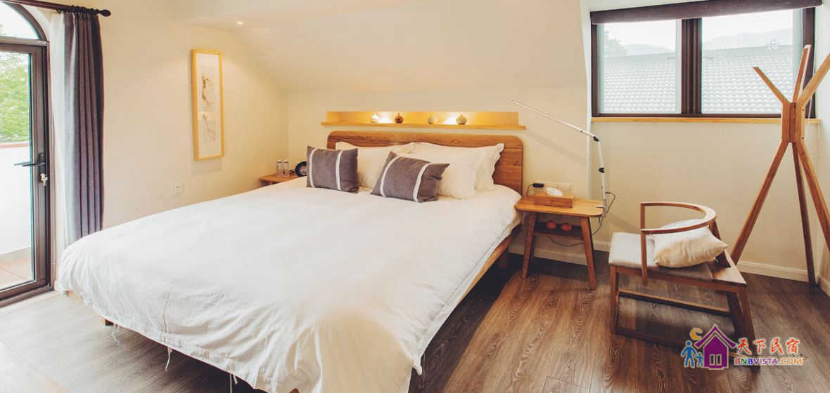 观鱼(观景阳光大床房)