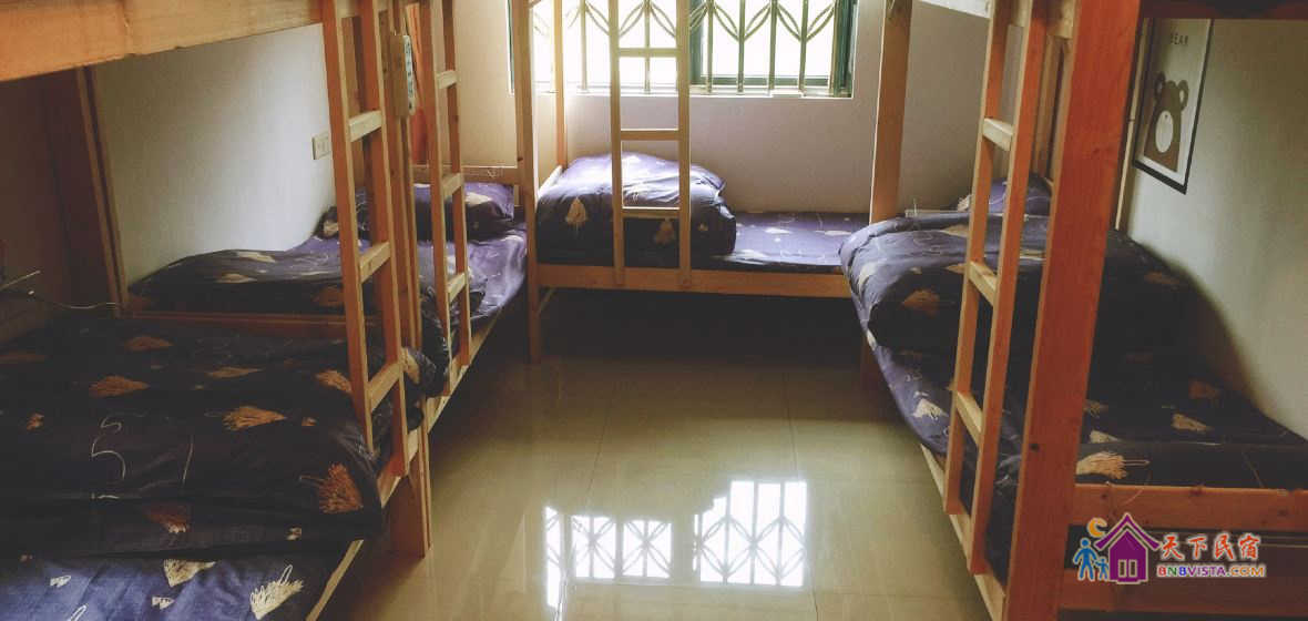 阳光男生八人间(床位房)(公共卫浴)