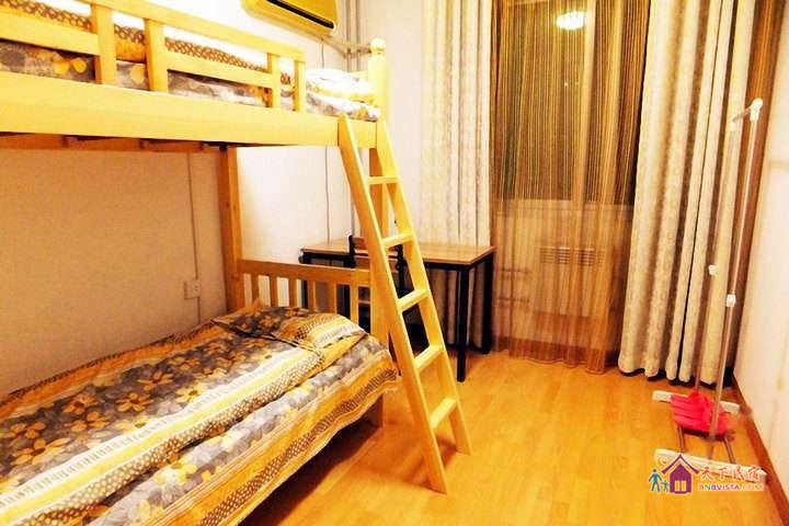 女生三人间(床位)(公共卫浴)