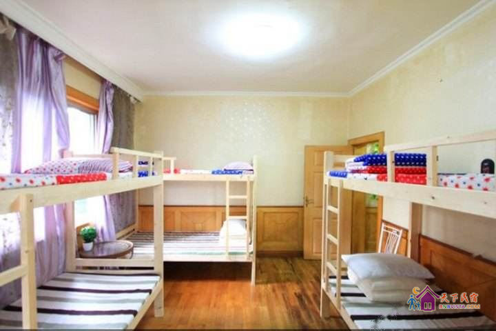男生六人间(床位)