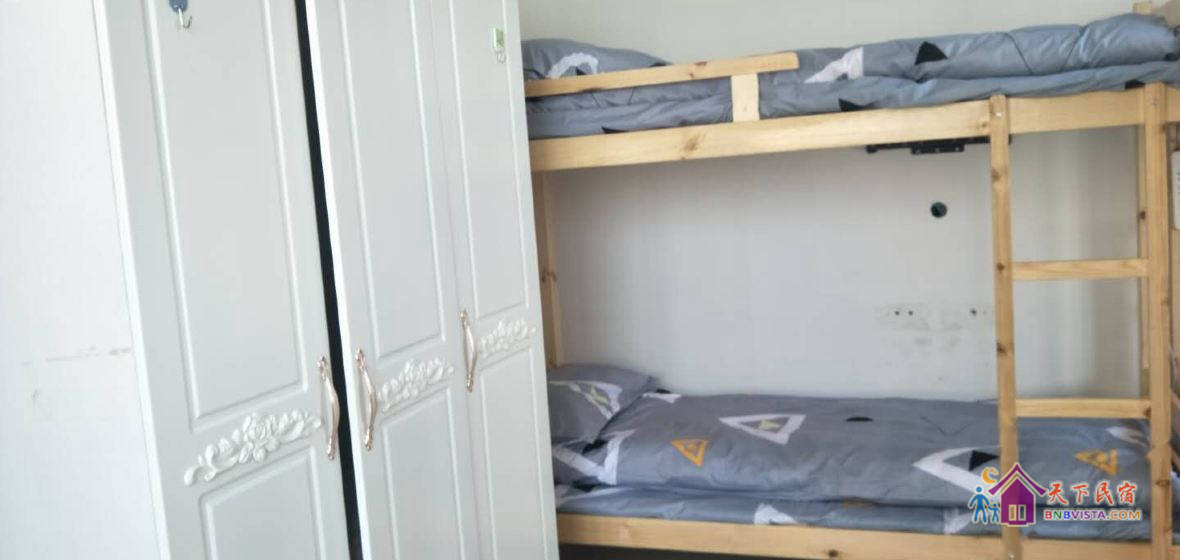 阳光六人间(床位)(公共卫浴)