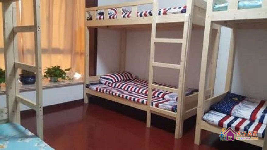 靓丽女神八人床位房