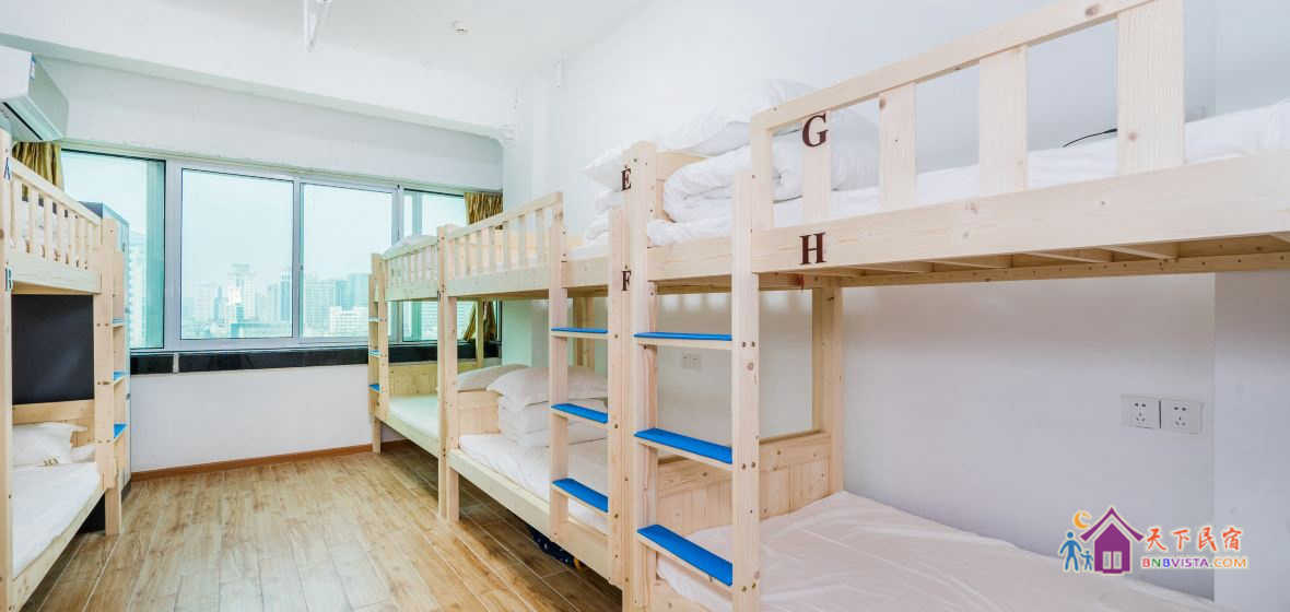 八人间(床位房)(公共卫浴)