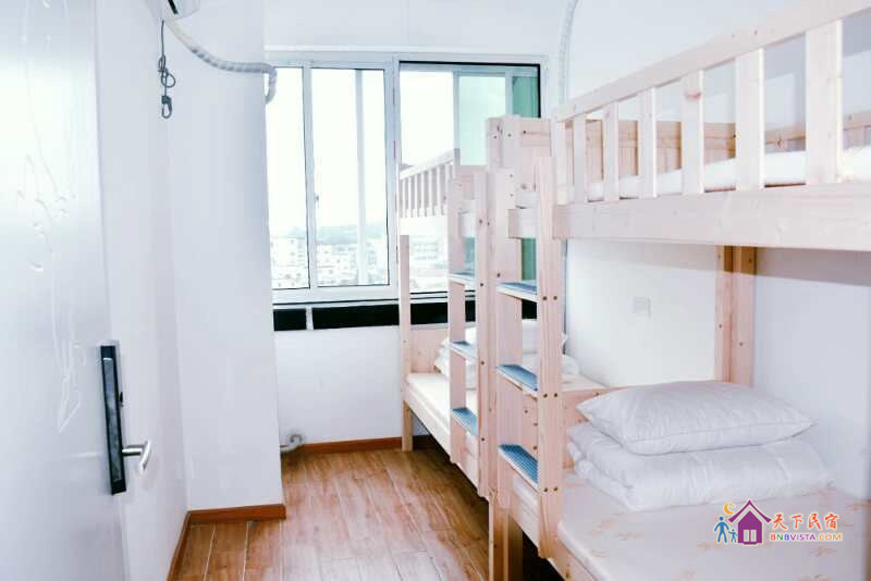 四人间(床位房)(公共卫浴)