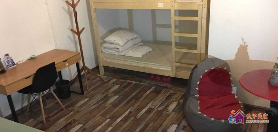 男生床位（三人间）