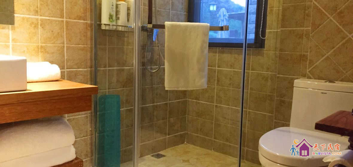 205思茶向阳大窗茶山景大床房