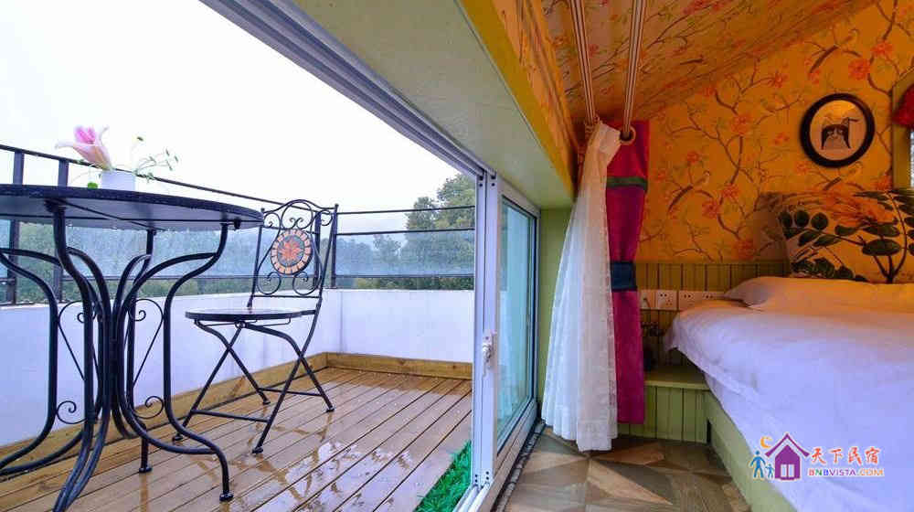 贰号楼阁楼露台房云卷