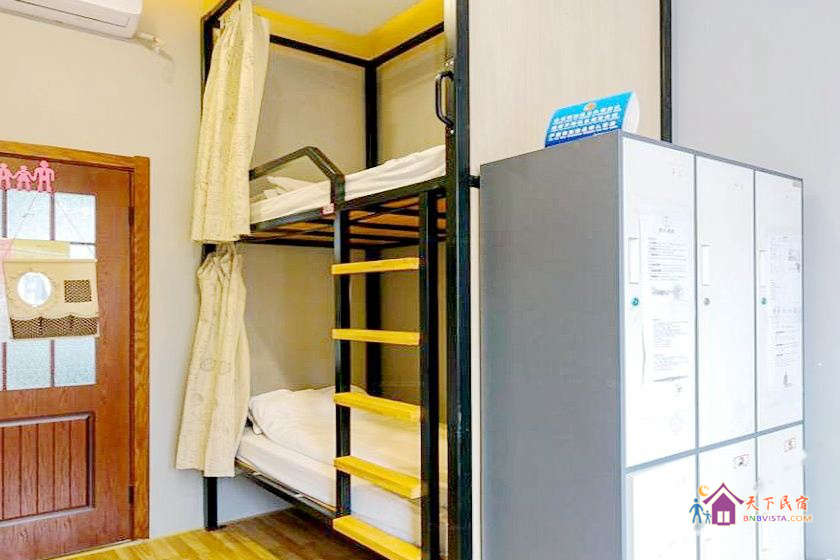 阳光男生四人间(床位)