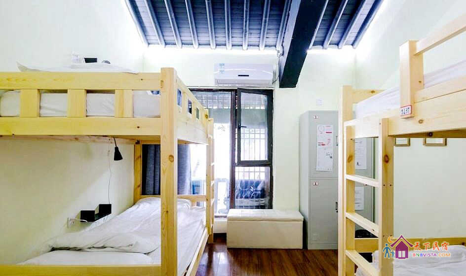 阳光女生四人间(床位)