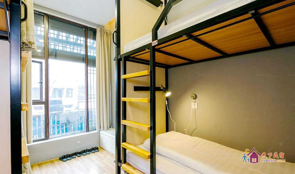 温馨女生六人间(床位)