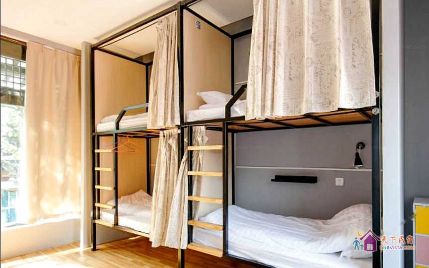 温馨男生六人间(床位)