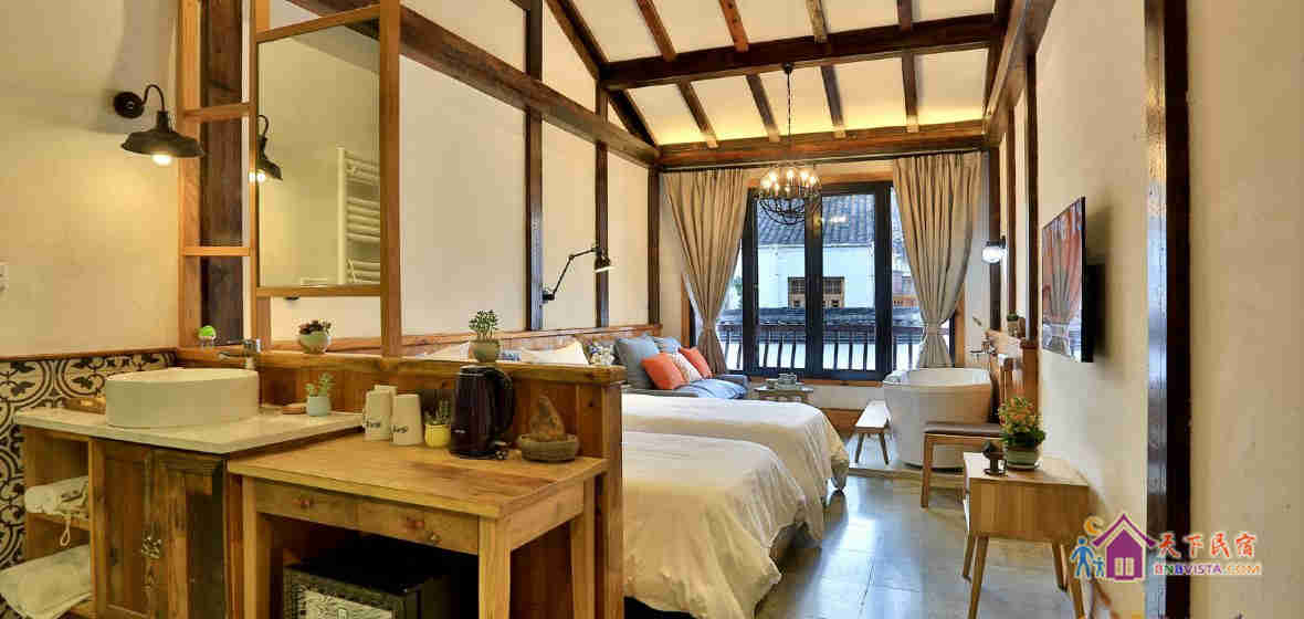 美人斜倚双床房