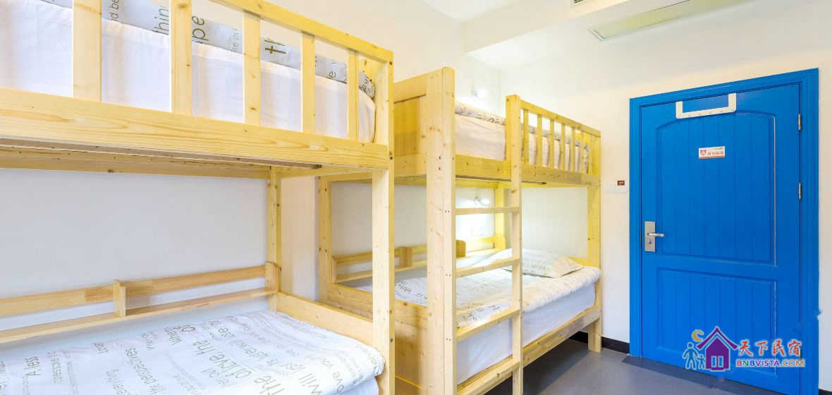 男生独卫六人床位间