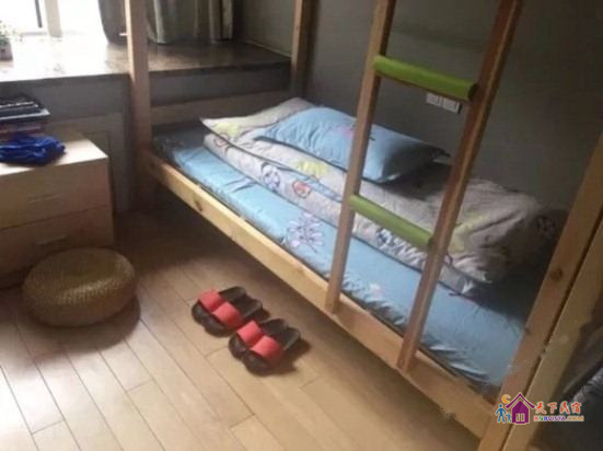 独卫景观女生公寓式8人间