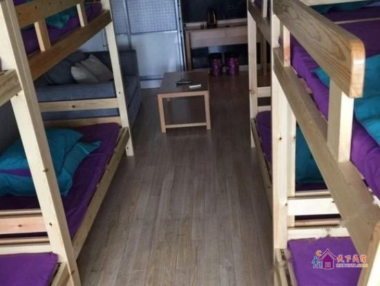 蓝色主题男生四人间(床位)