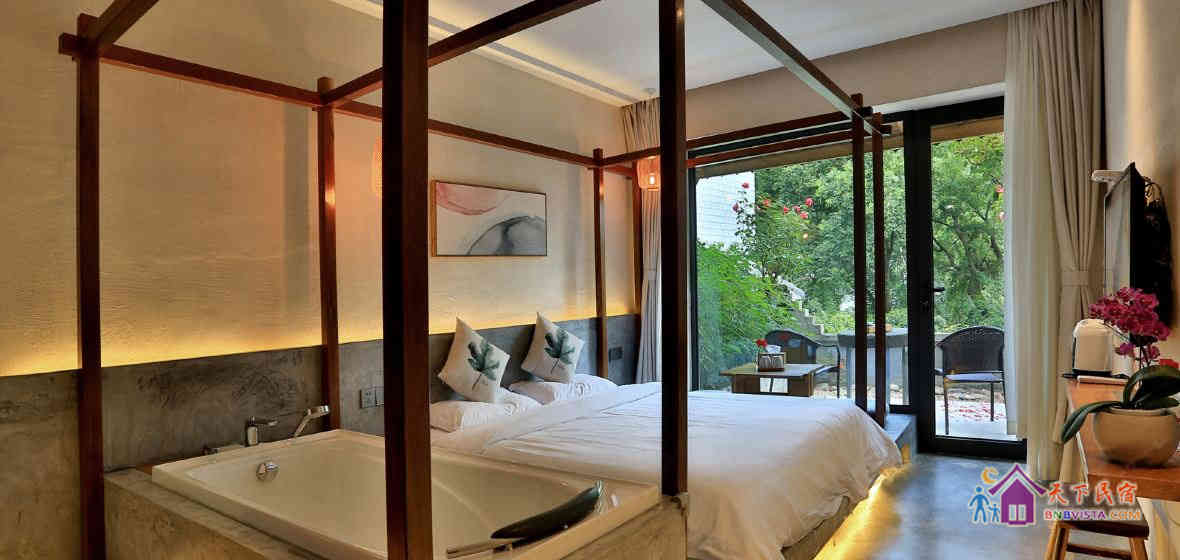 枫华茂庭院飘窗大床房