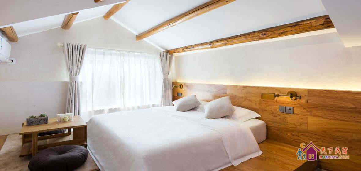 杨柳依阳台飘窗大床房