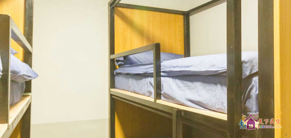 女生四人床位间