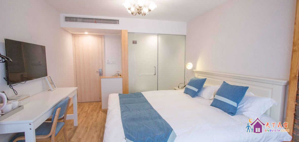 怡人飘窗大床房