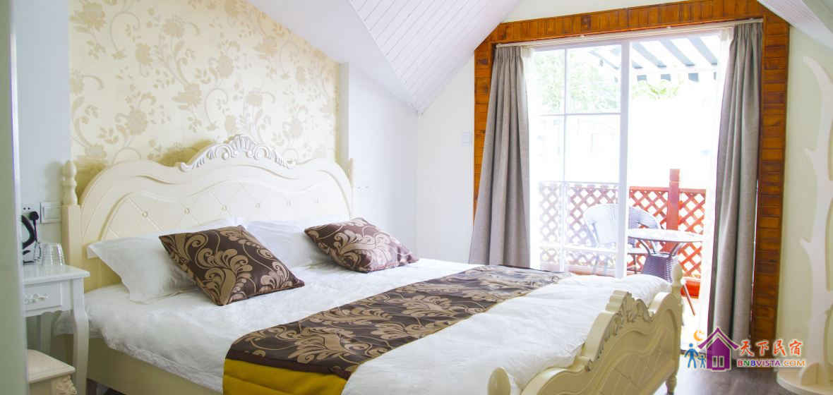 阁楼阳台大床房