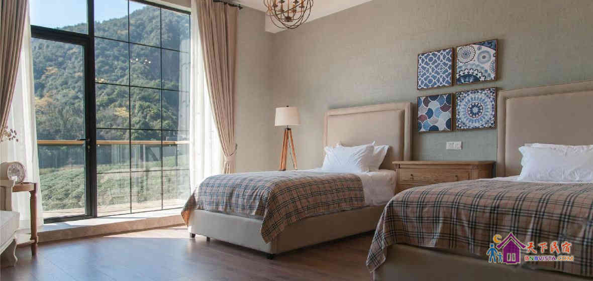 美式茶园山景双床房A