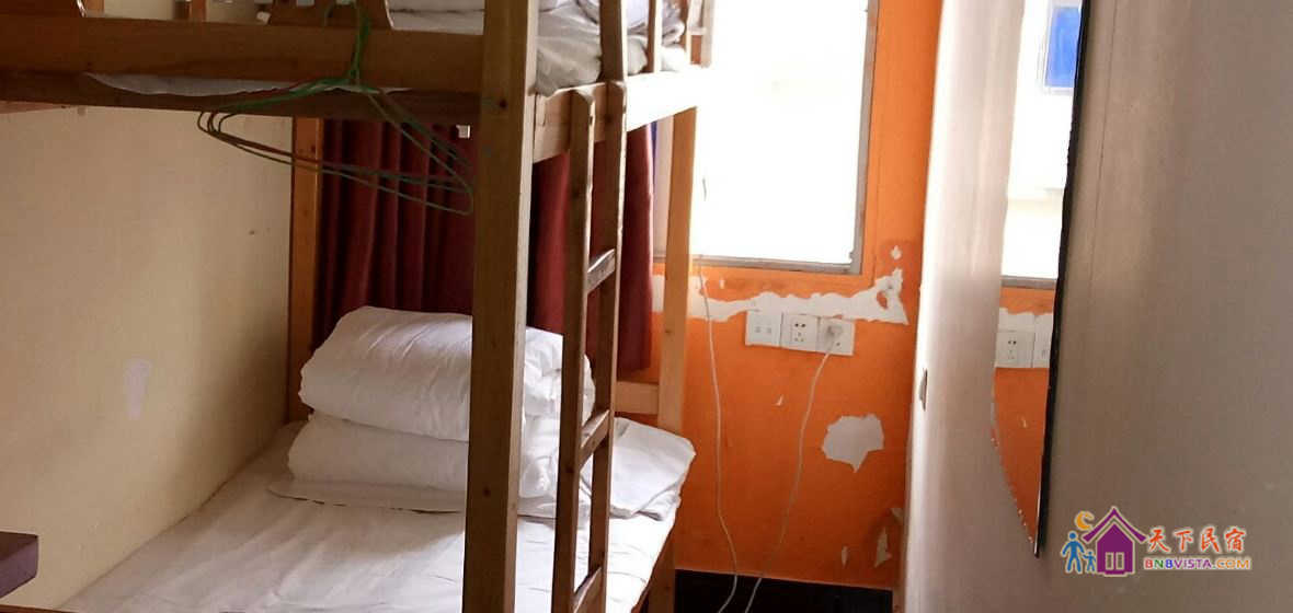 女生上下铺双人间