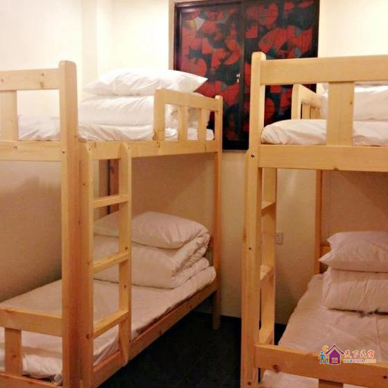 女生四人床位间