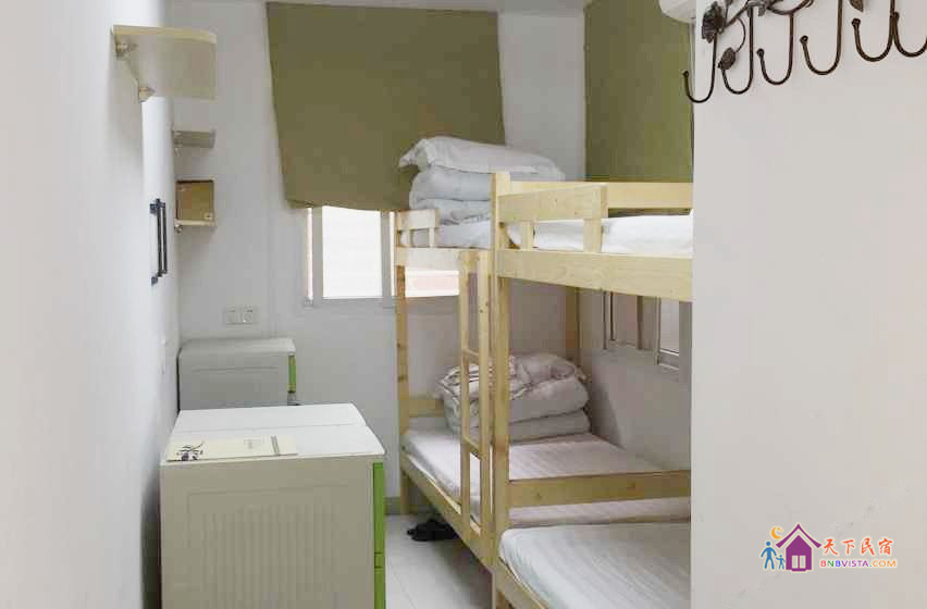 男生四人间(床位)