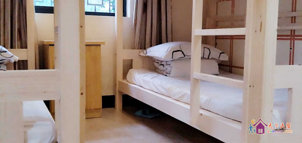 万松书院男生4人间床位房