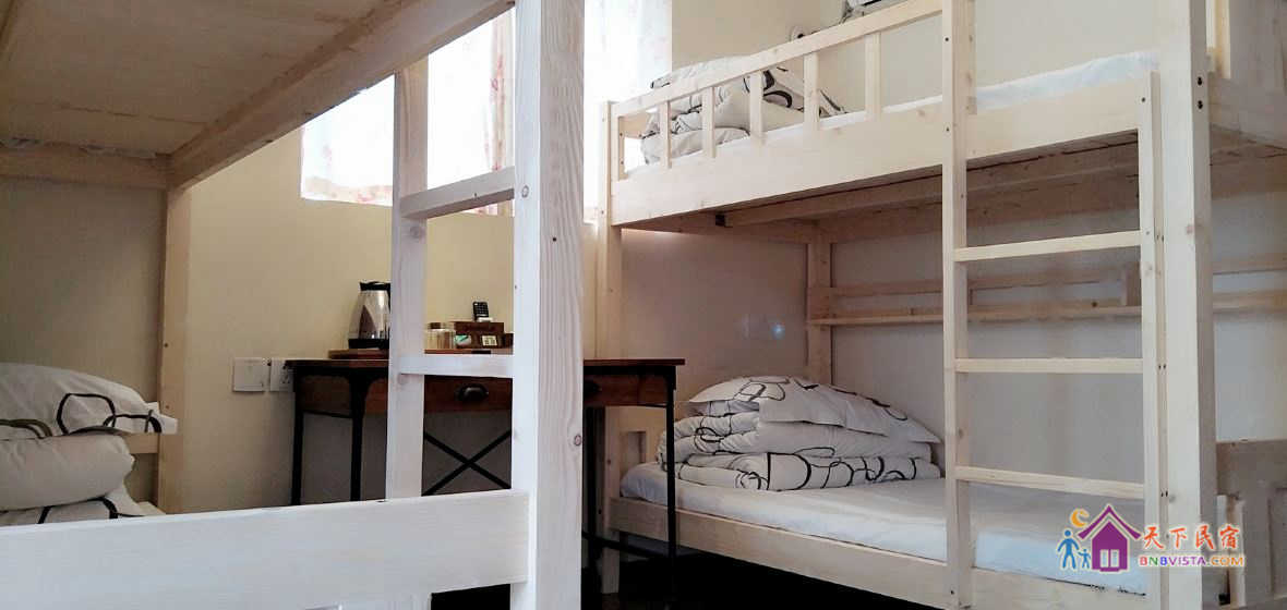 柳浪闻莺女生四人床位间