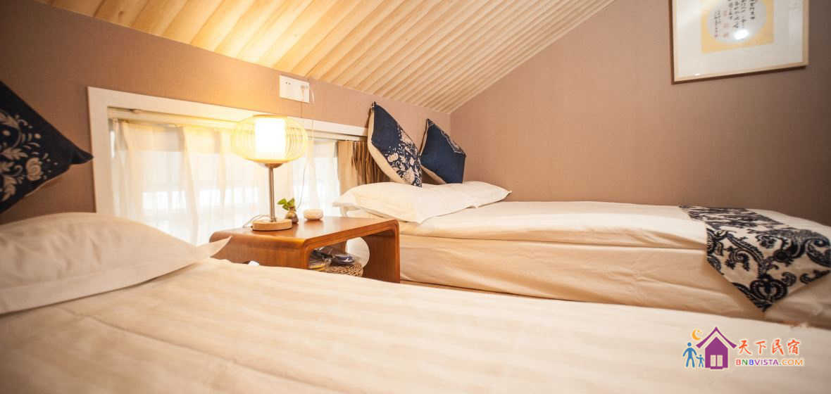 302涌金门见柳榻榻米家庭房