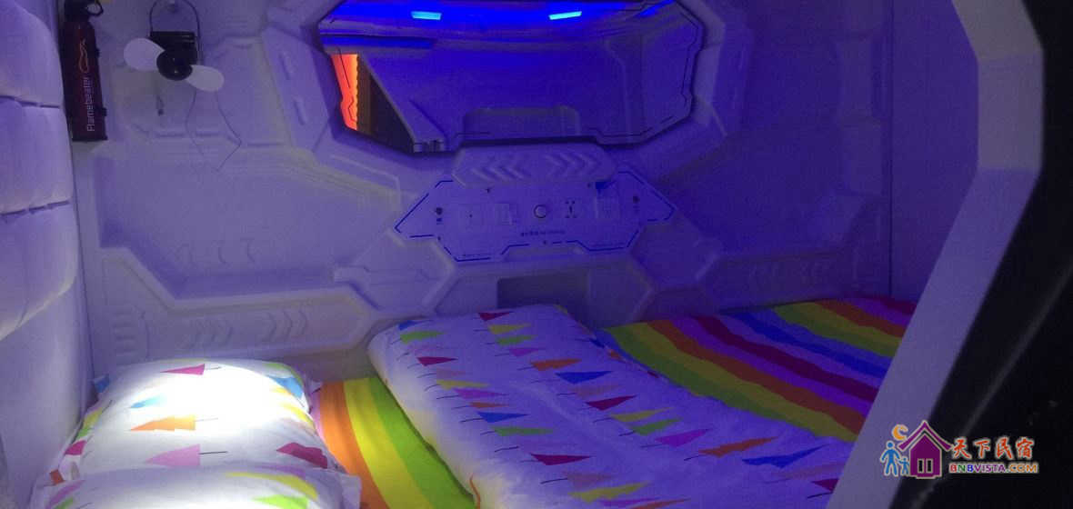 舒适豪华双人太空舱