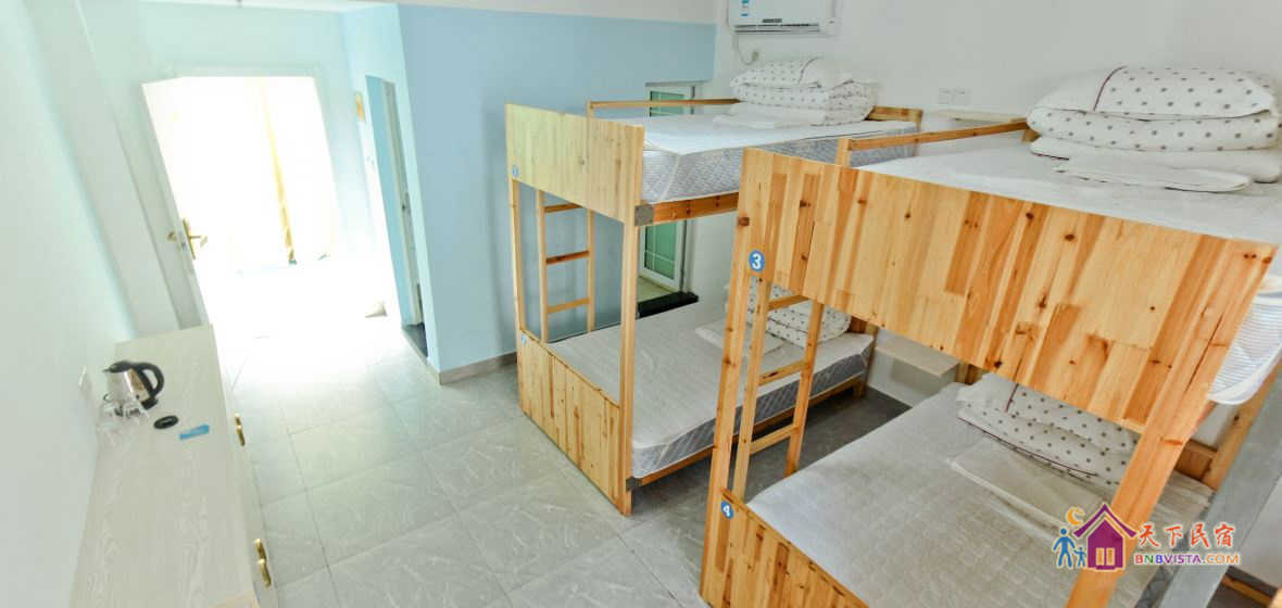 复式男女混住八人床位房