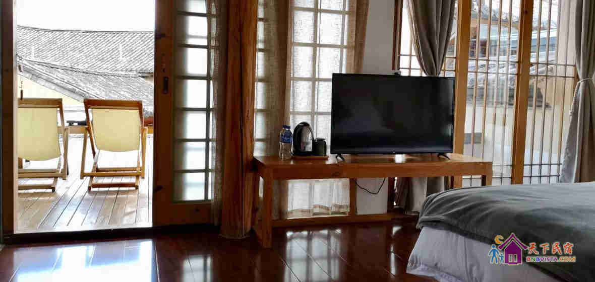 佤翠豪华大床房