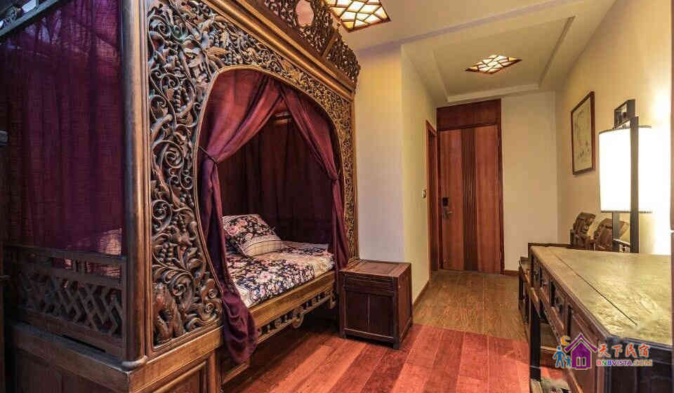 雕花大床房