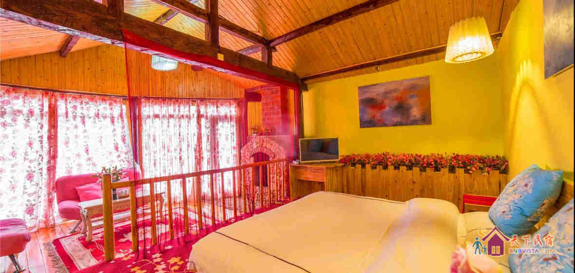 豪华蜜月大床房