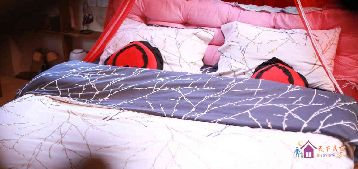 豪华蜜月山景房