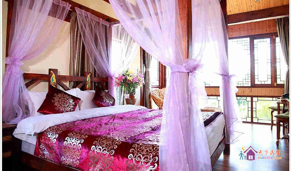 二楼蜜月大床房