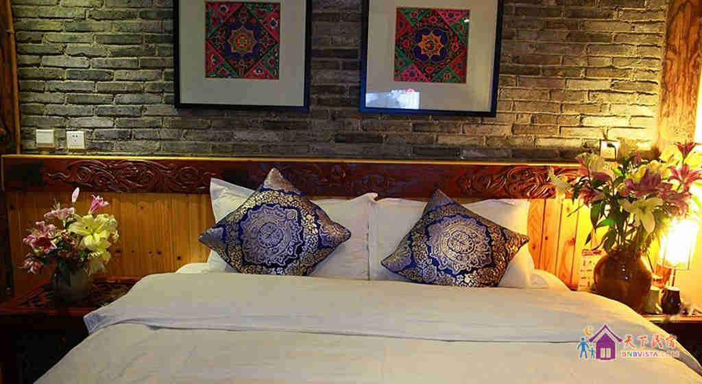 落地窗飘窗大床家庭房