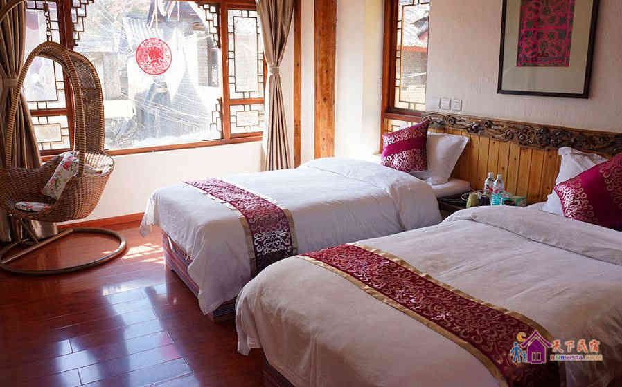 落地窗山景双床房