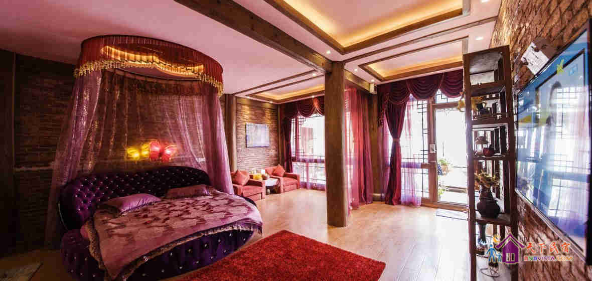 欧式圆床浴缸套房