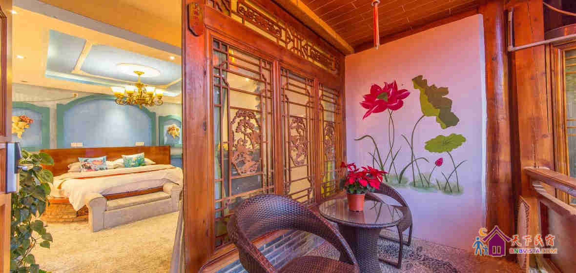 芸尚媚语豪华圆床房