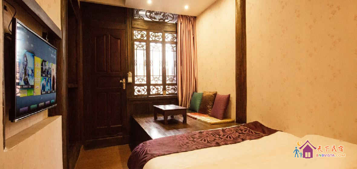 轻奢浪漫榻榻米大床房