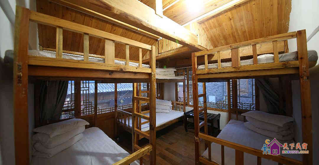 男生床位六人间