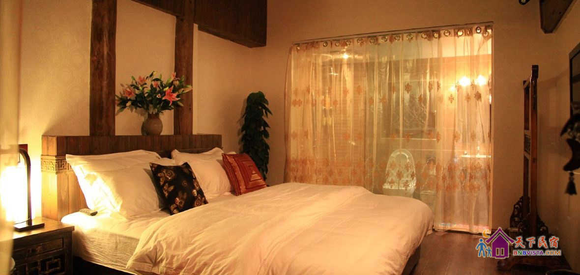 二楼阳光大床房